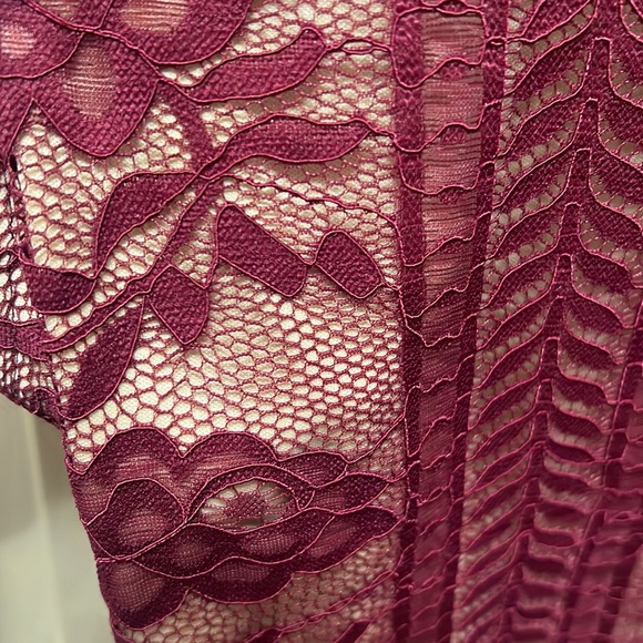 Lace bodycon thong top - Picture 4 of 4